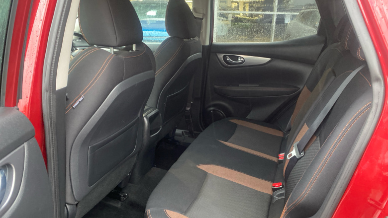 Nissan Qashqai 1.3 DiG-T N-Motion 5dr Petrol Hatchback